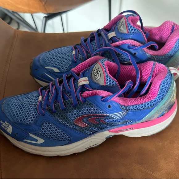 Women’s Size 8 Northface Shoes - Picture 4 of 8
